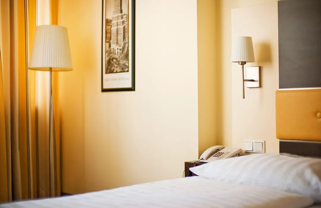 Tante Alma Bristol Hotel-1
