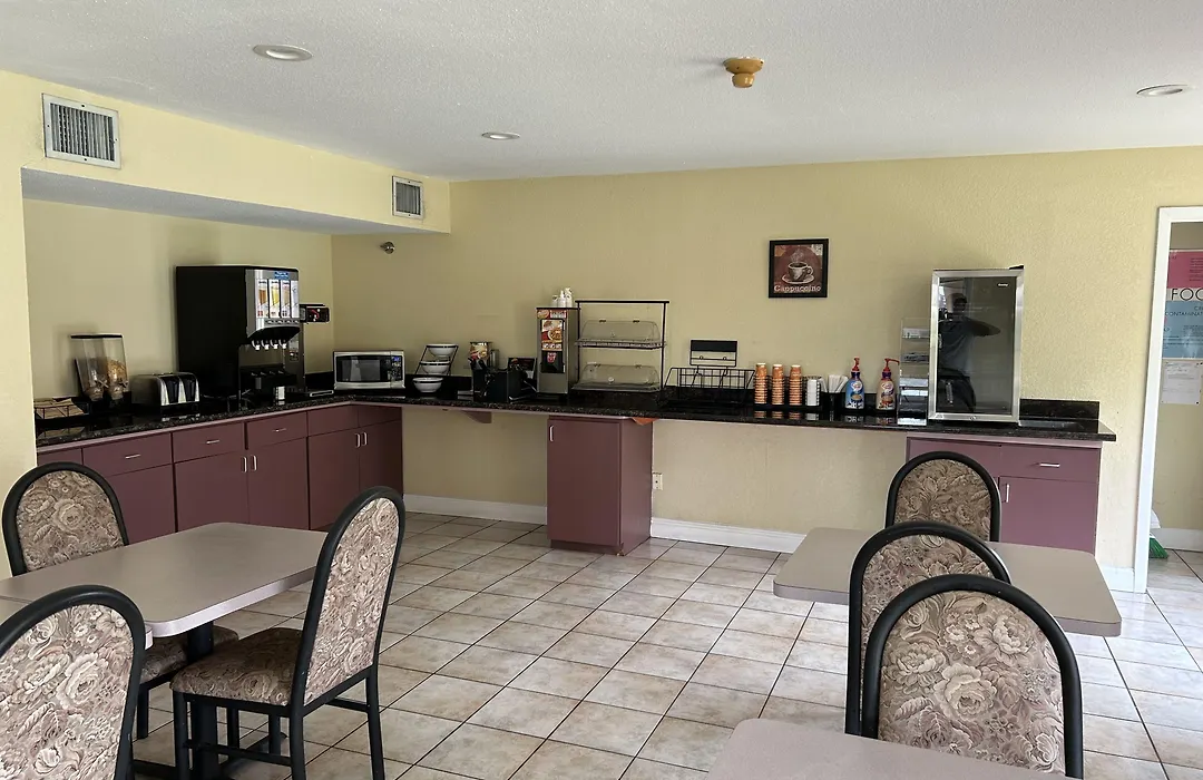 Rodeway Inn & Suites Hwy 290 Nw-1