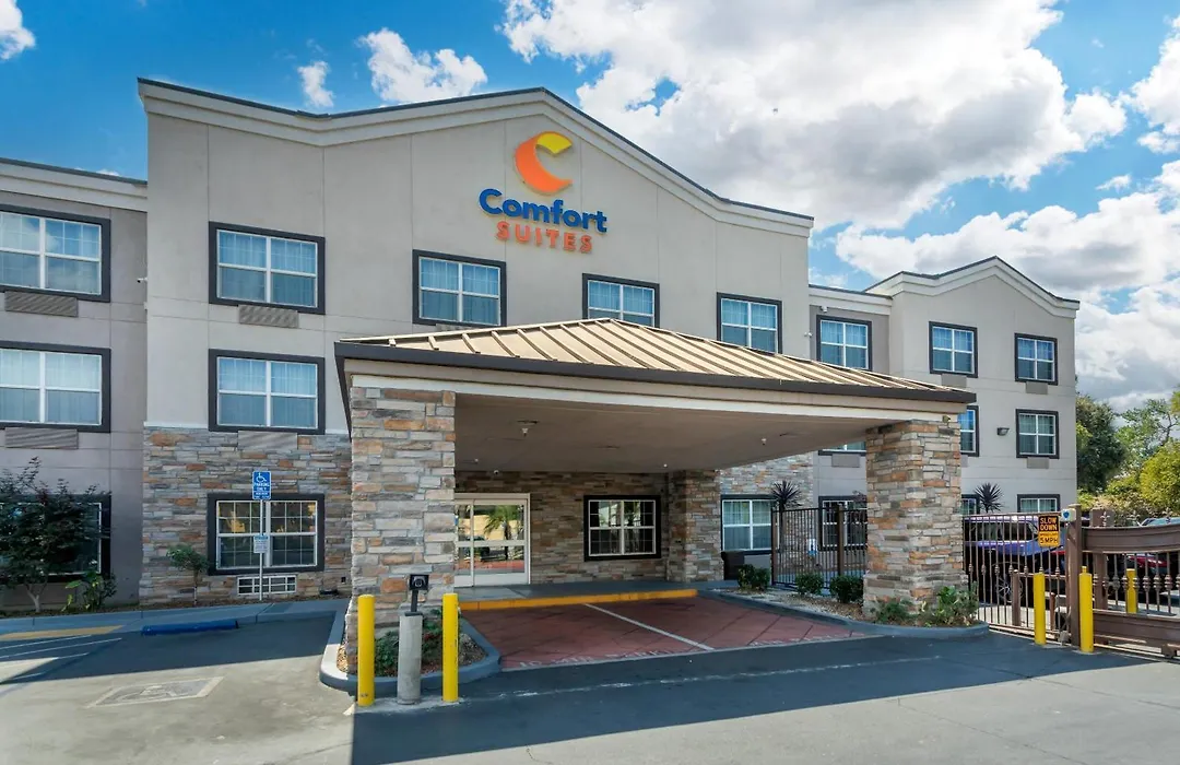 Comfort Suites Downtown Sacramento-1