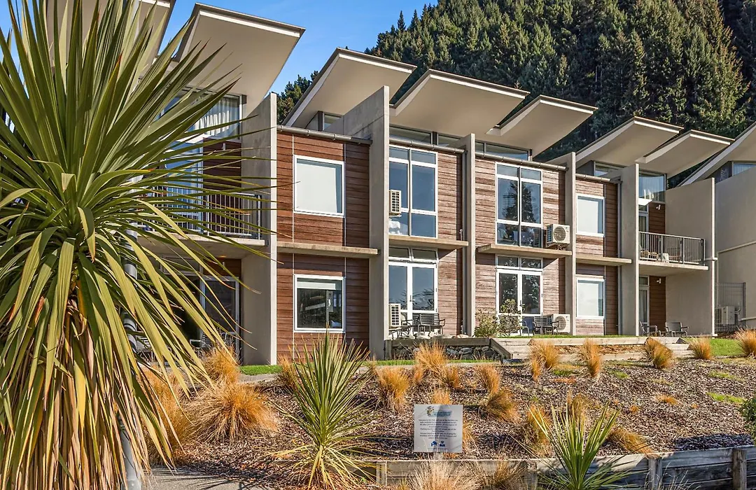 Hampshire Holiday Parks - Queenstown Lakeview-1