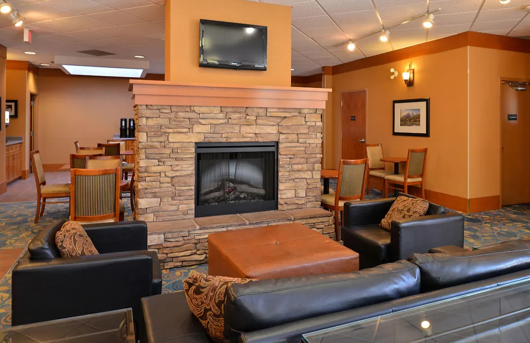 Econo Lodge Inn & Suites University-1