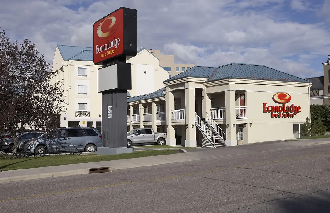 Econo Lodge Inn & Suites Calgary - University-1