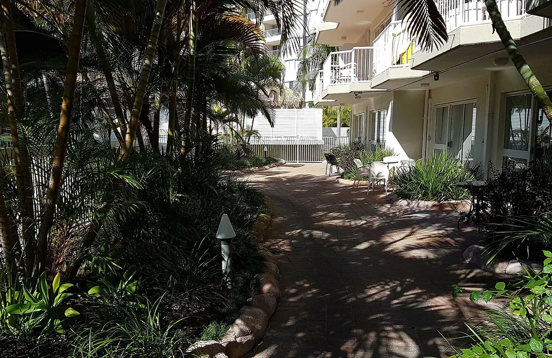 Outrigger Burleigh-1
