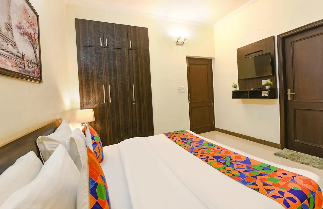 Fabhotel Golf Luxury- 10 Min From Sector 42-43 Rapid Metro Station-1
