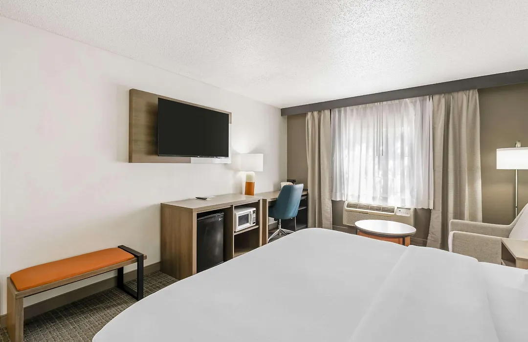 Comfort Inn & Suites Louisville Airport Fair & Expo-1