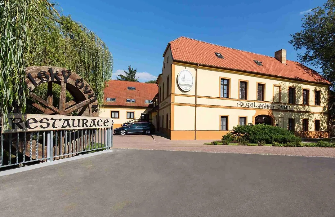 Hotel Selsky Dvur - Bohemian Village Courtyard-1