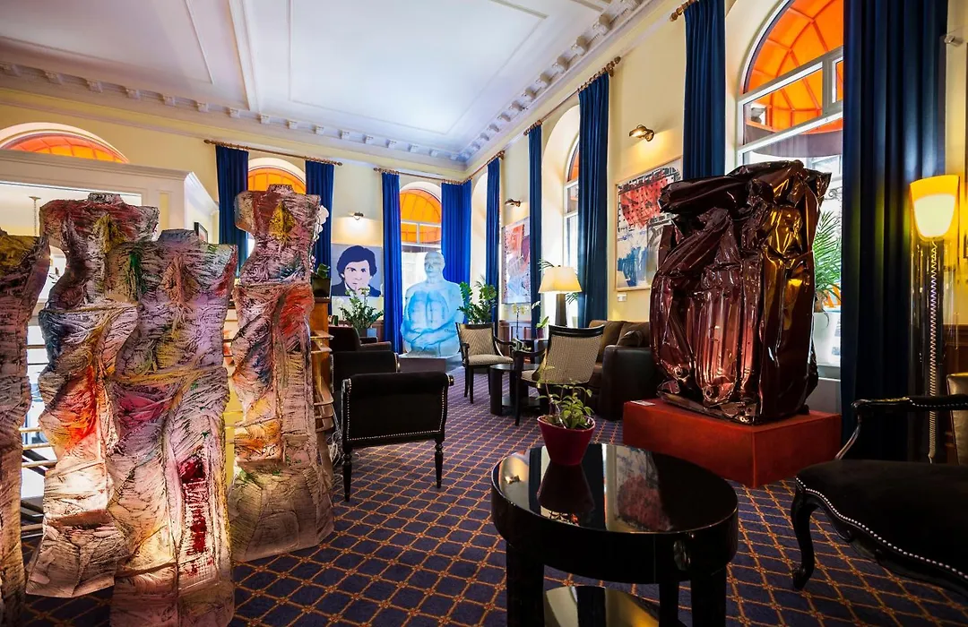 Lhotel-1