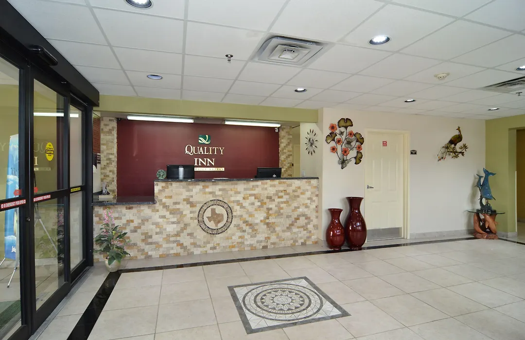 Quality Inn Near Seaworld - Lackland-1