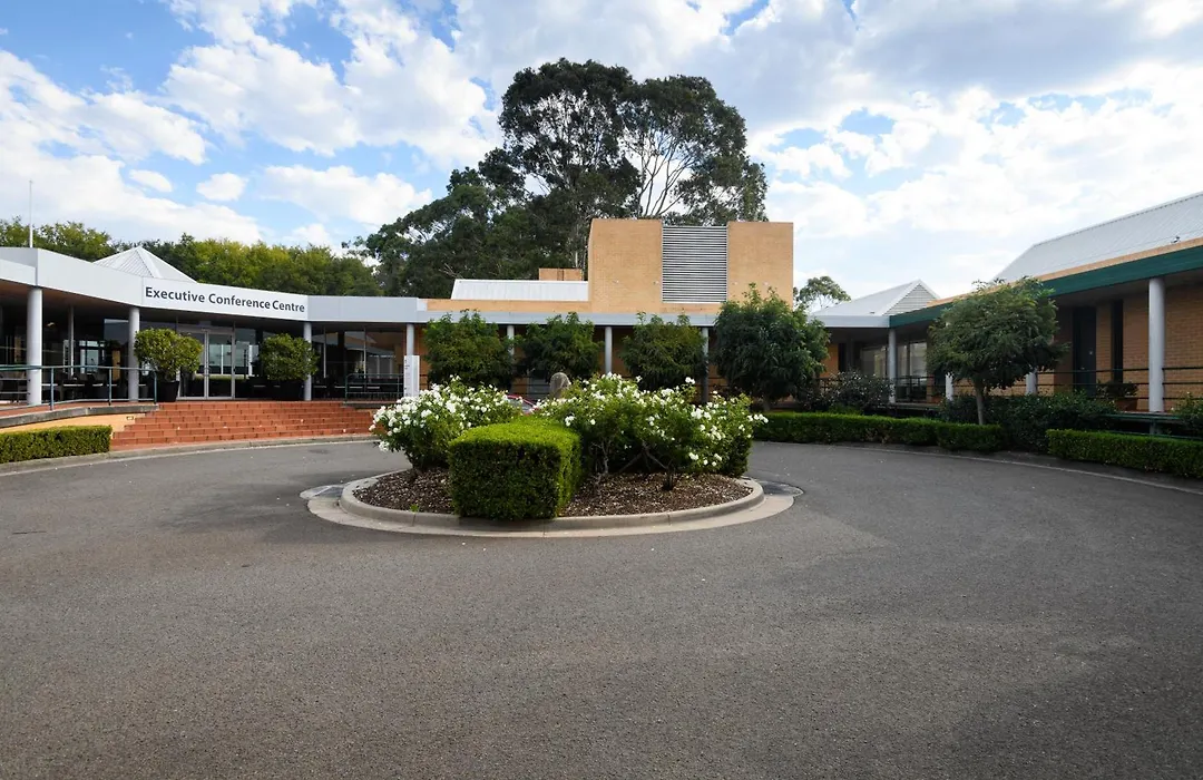 Lakeside Hotel And Conference Centre-1