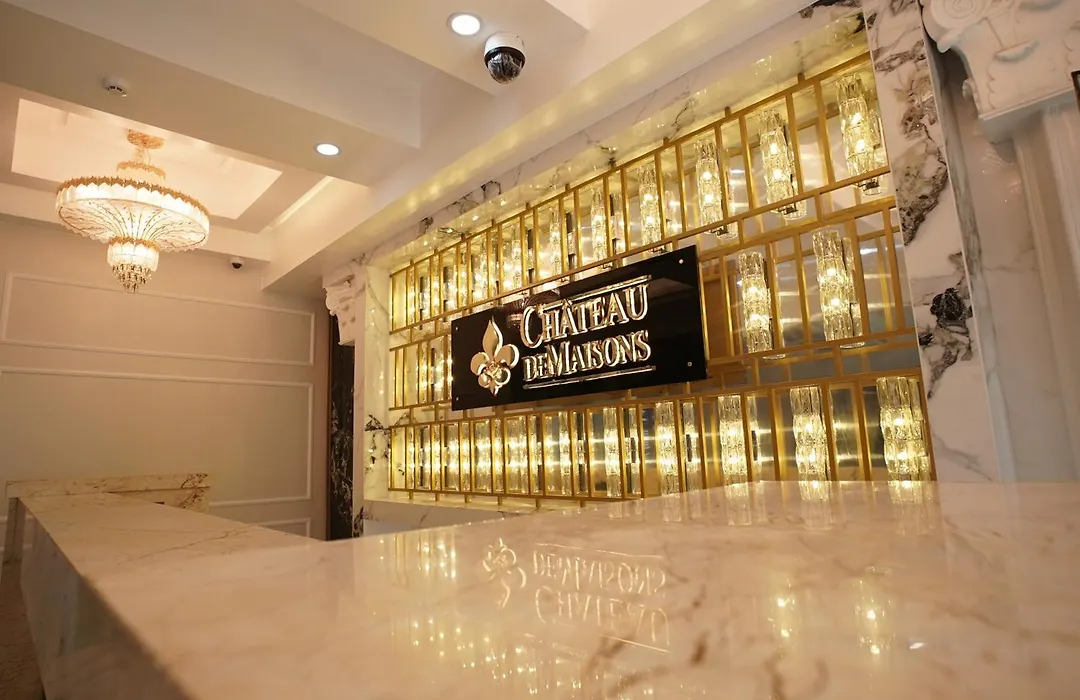 Chateau De Maisons Suites-1