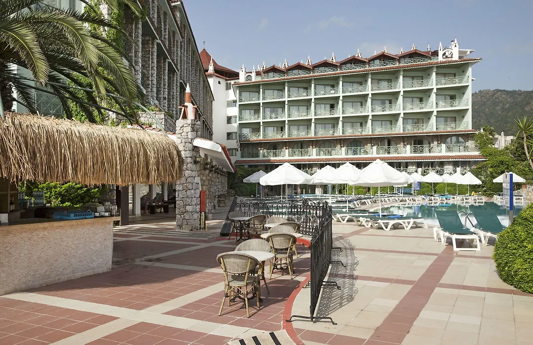 Marti La Perla (Adults Only)-1