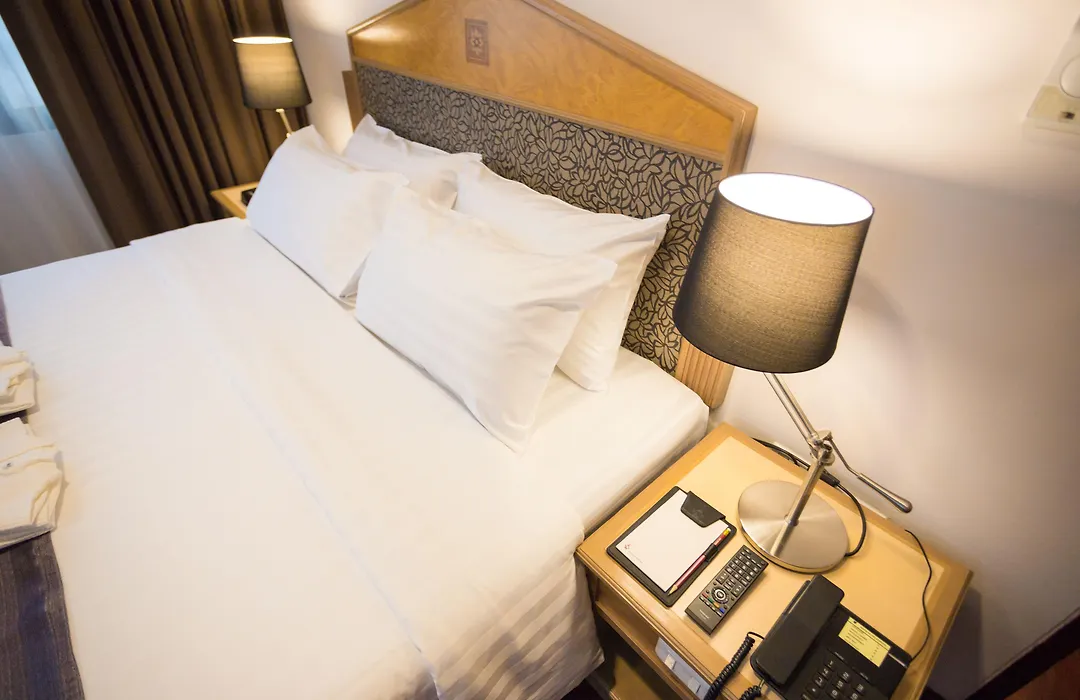 Grand Tower Inn Rama 6-1