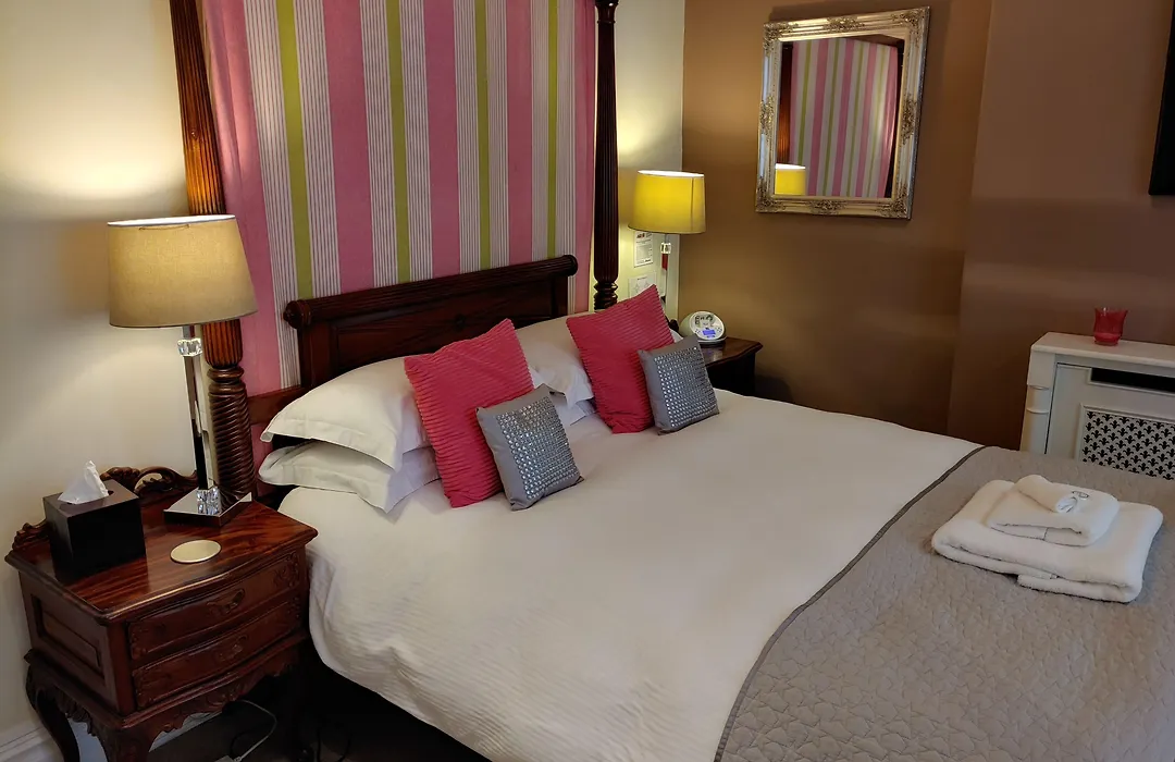 The Bath House Boutique B&B - In-Room Breakfast - Free Parking-1