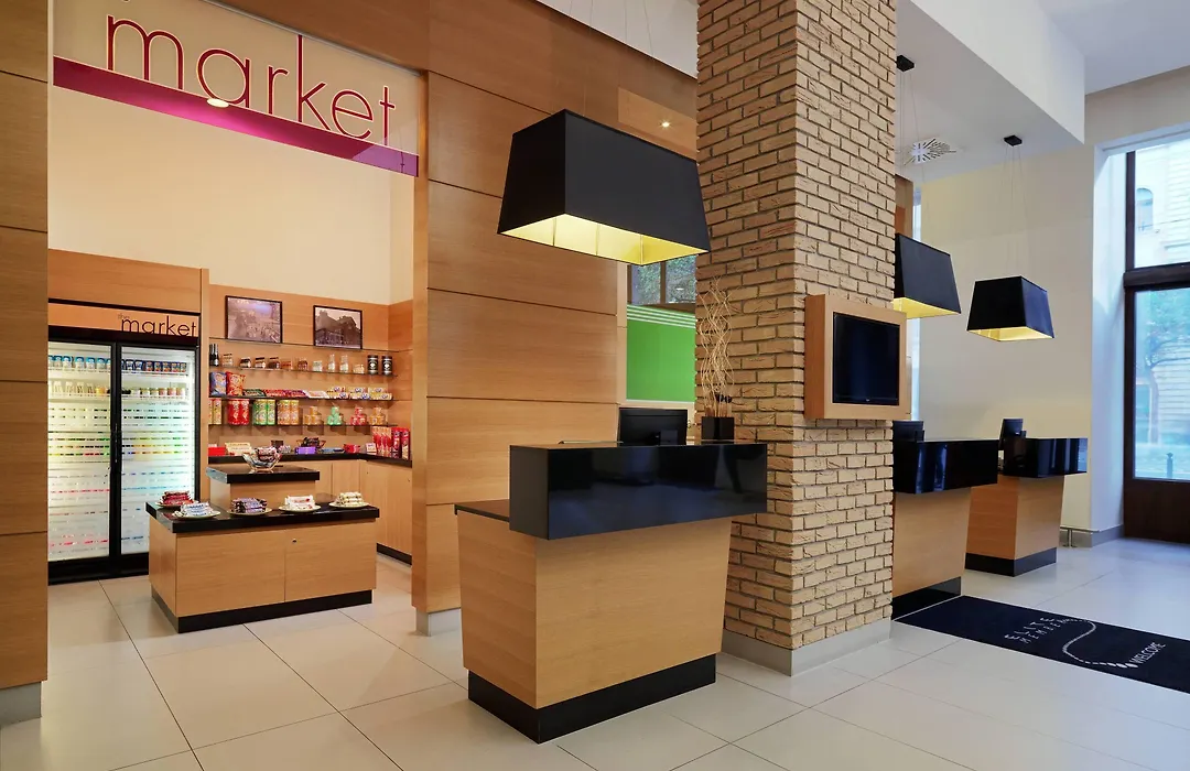 Courtyard By Marriott Budapest City Center-1