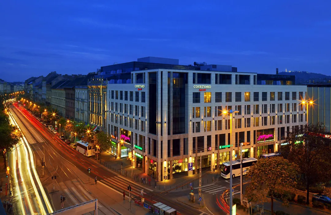 Courtyard By Marriott Budapest City Center-1