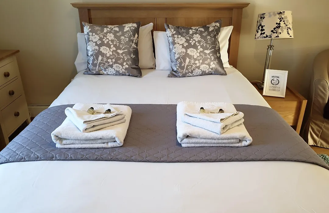 Oyo Lina Guest House-1