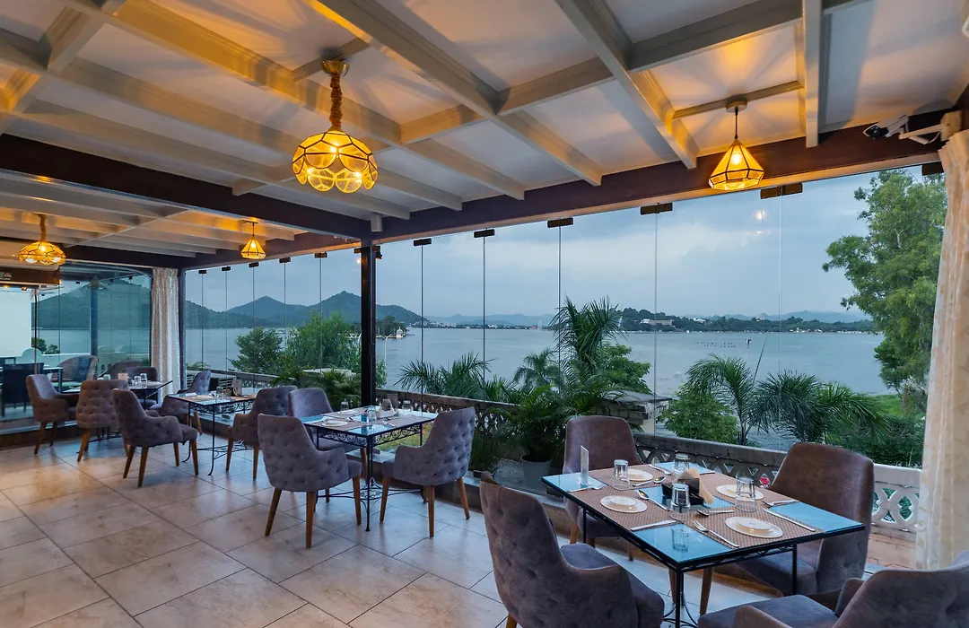 Panna Vilas - A Lake Facing Boutique Hotel-1
