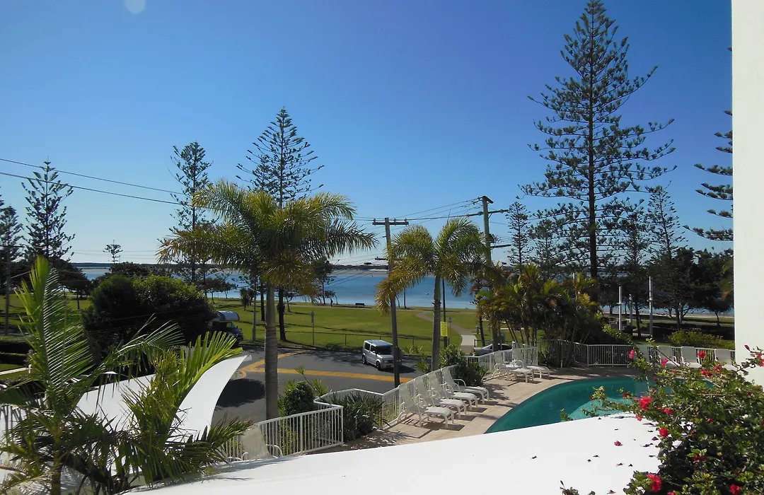 Crystal Bay On The Broadwater-1