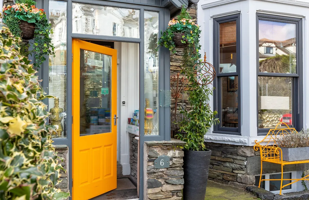 Holly Lodge Guest House With Free Off Site Health Club-1