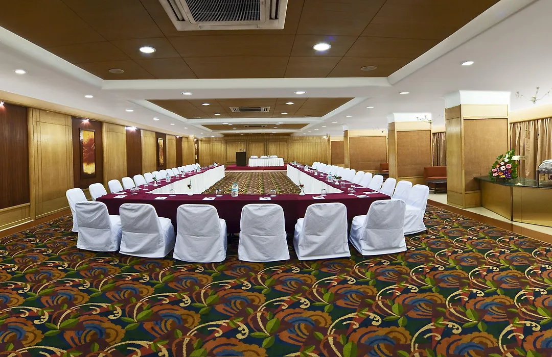 Hotel Aurora Towers-1