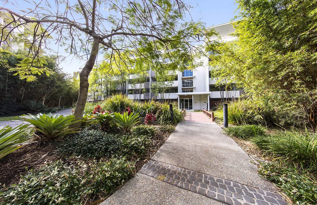 Oaks Brisbane Mews Suites-1