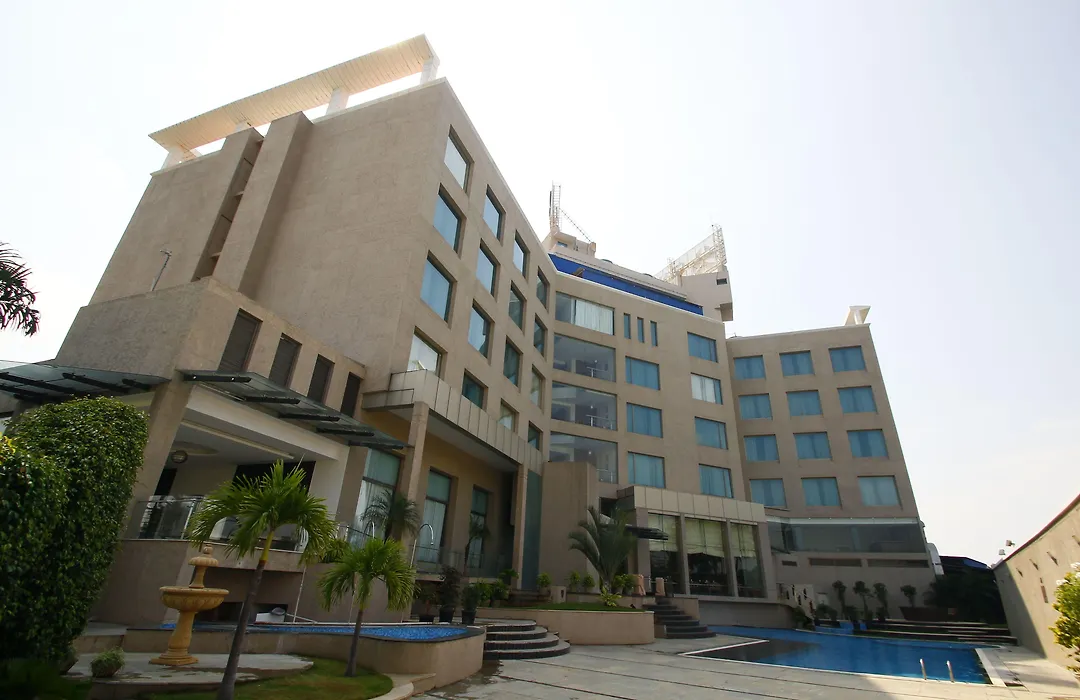 Grand Estancia-1