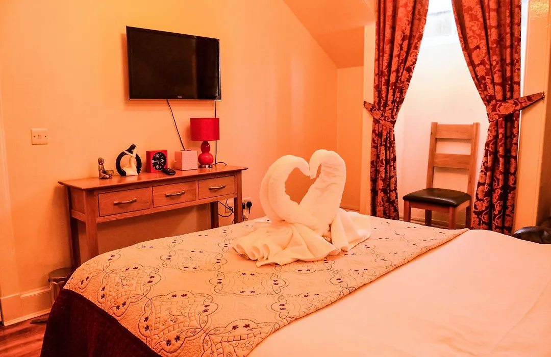 Edinburgh City Suites-1