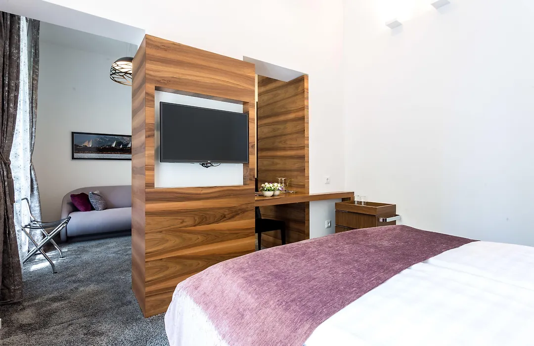 Starlight Luxury Rooms-1