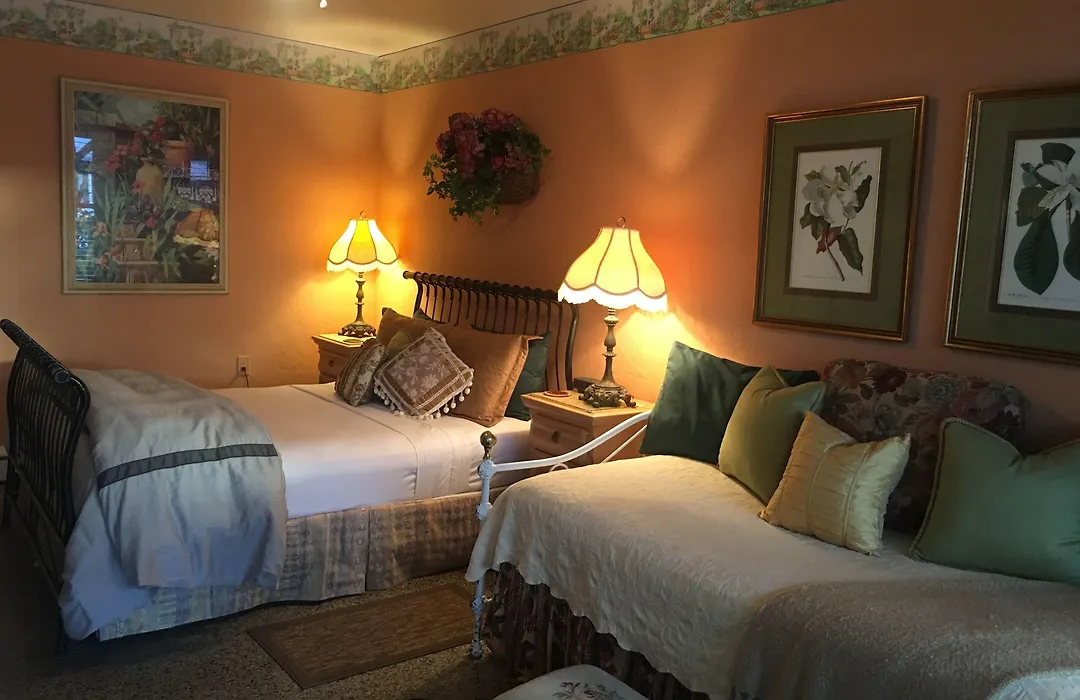 Shamrock Cove Inn-1