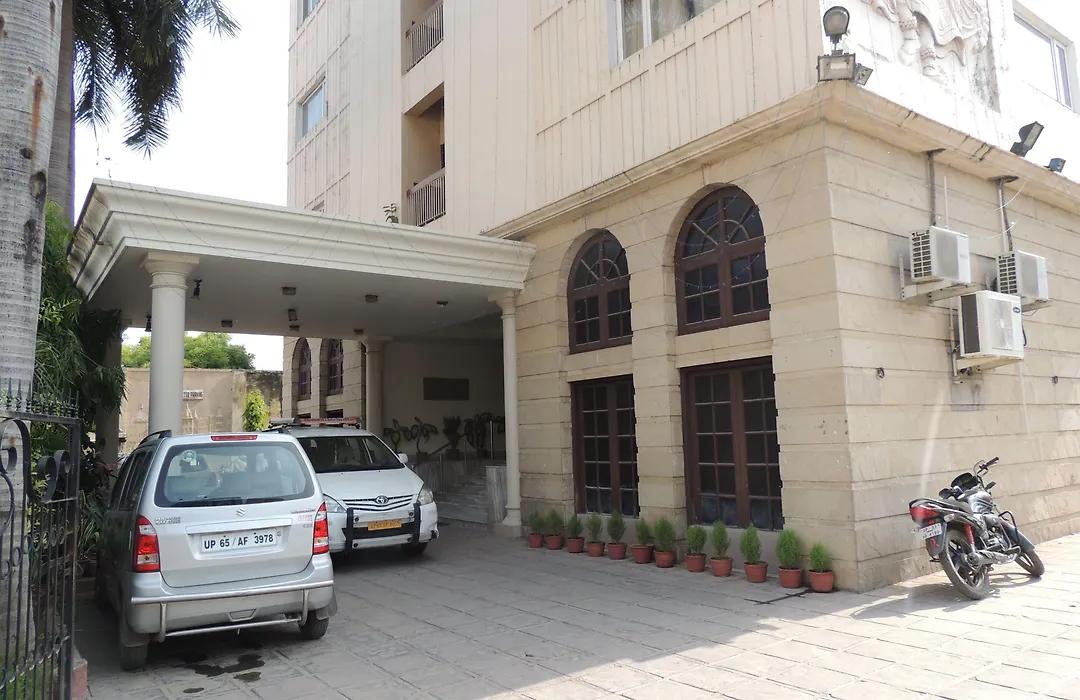 Diamond Hotel-1