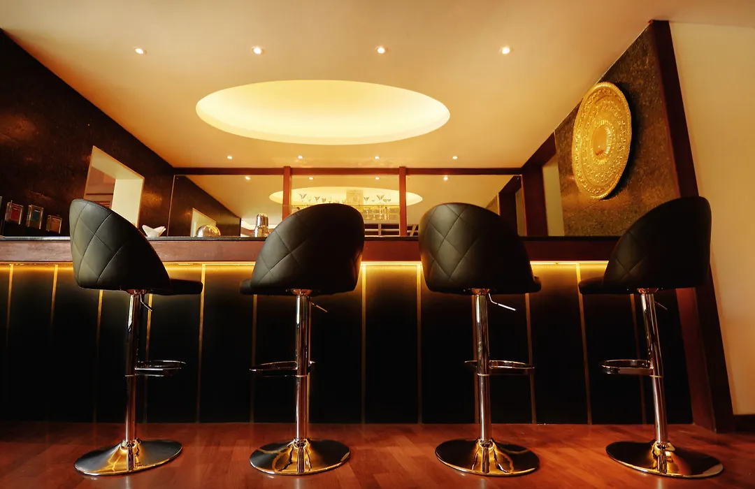 Earl'S Regent Hotel-1