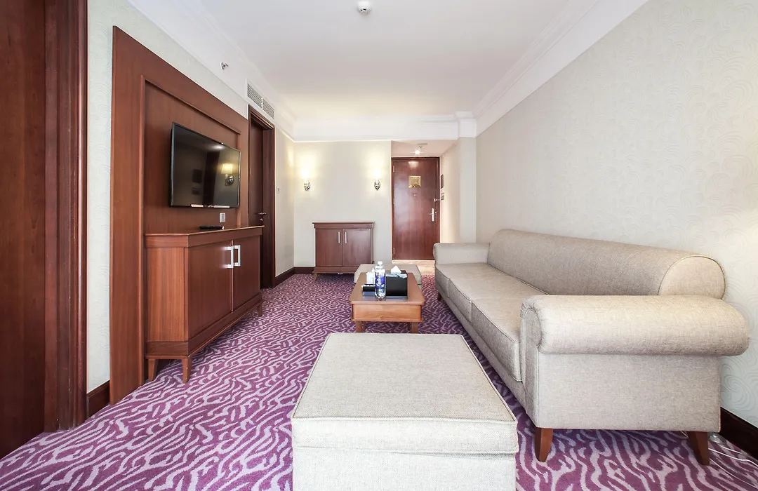 Army Hotel-1
