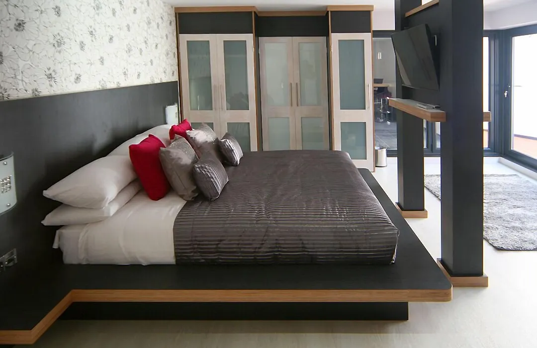Damon'S Hotel-1