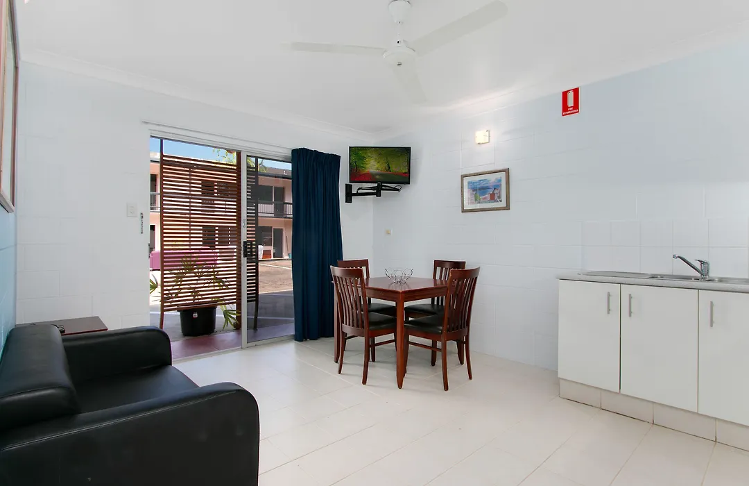 Cairns City Palms-1