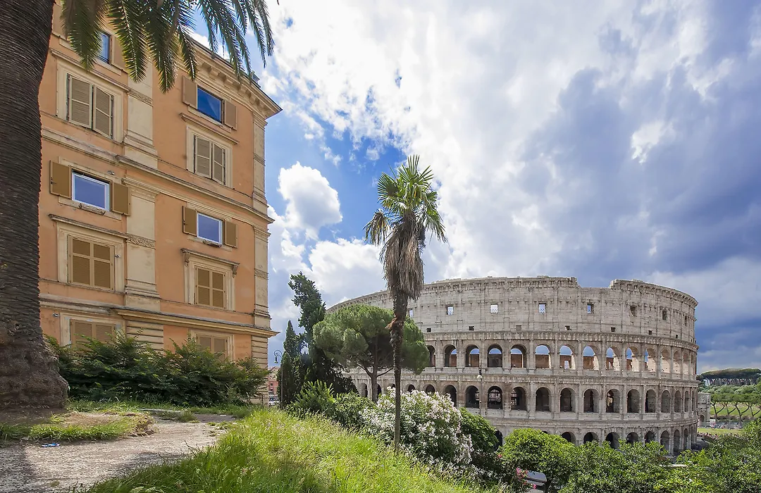 Colosseum Corner-1