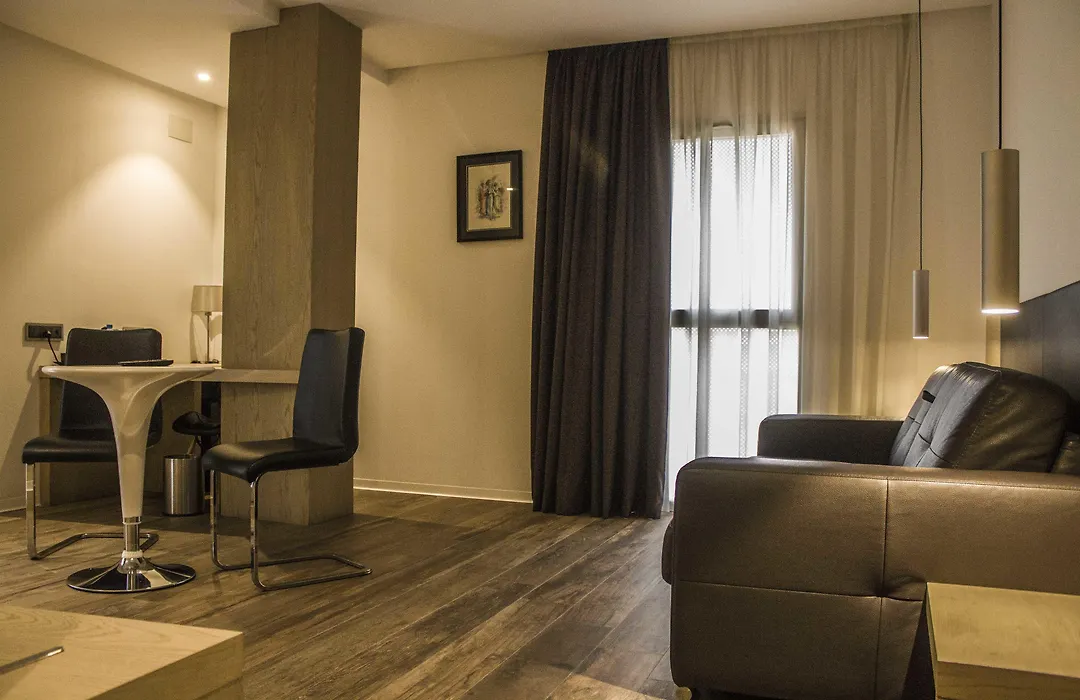 Sv Chrome By Aj Boutique Hotel-1