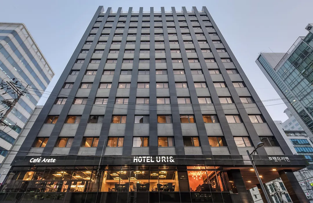Hotel Uri&-1