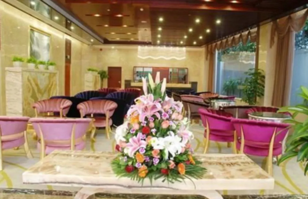 Gorgeous Hotel-1