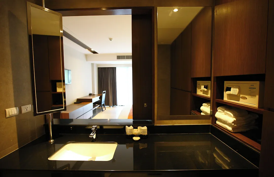 Season Five Hotel-1