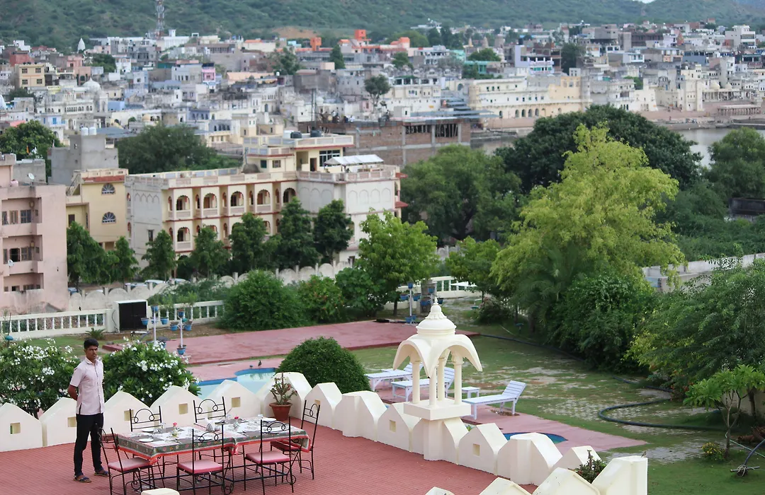 Gulaab Niwaas Palace-1