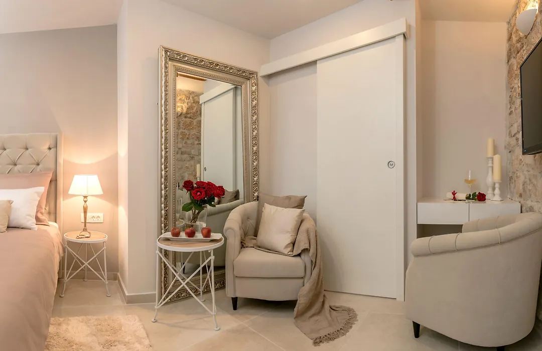 Jupiter Lux Rooms-1