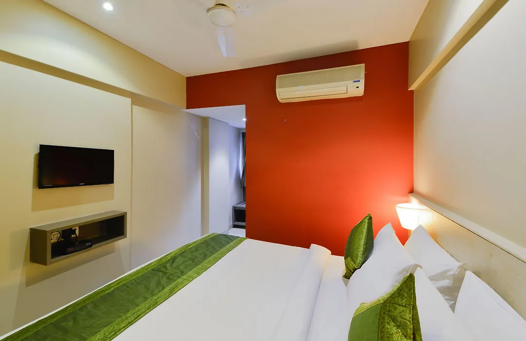 Click Hotel Vadodara 400 Mtr From Railway Station-1