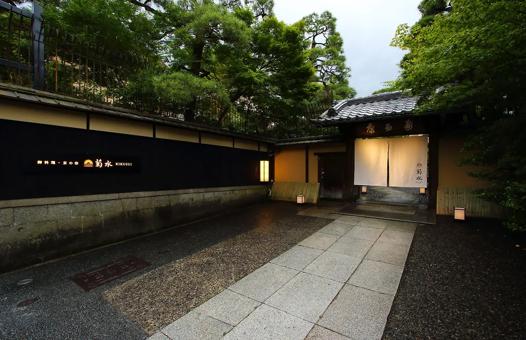 Nanzenji Sando Kikusui-1