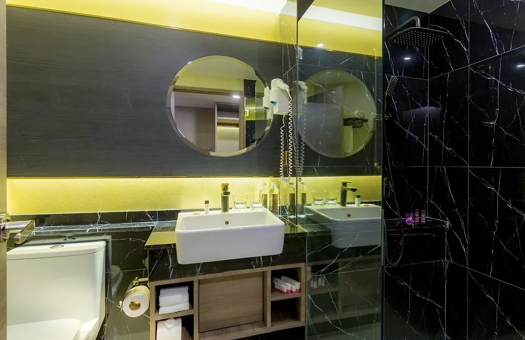 Glow Sukhumvit 5-1