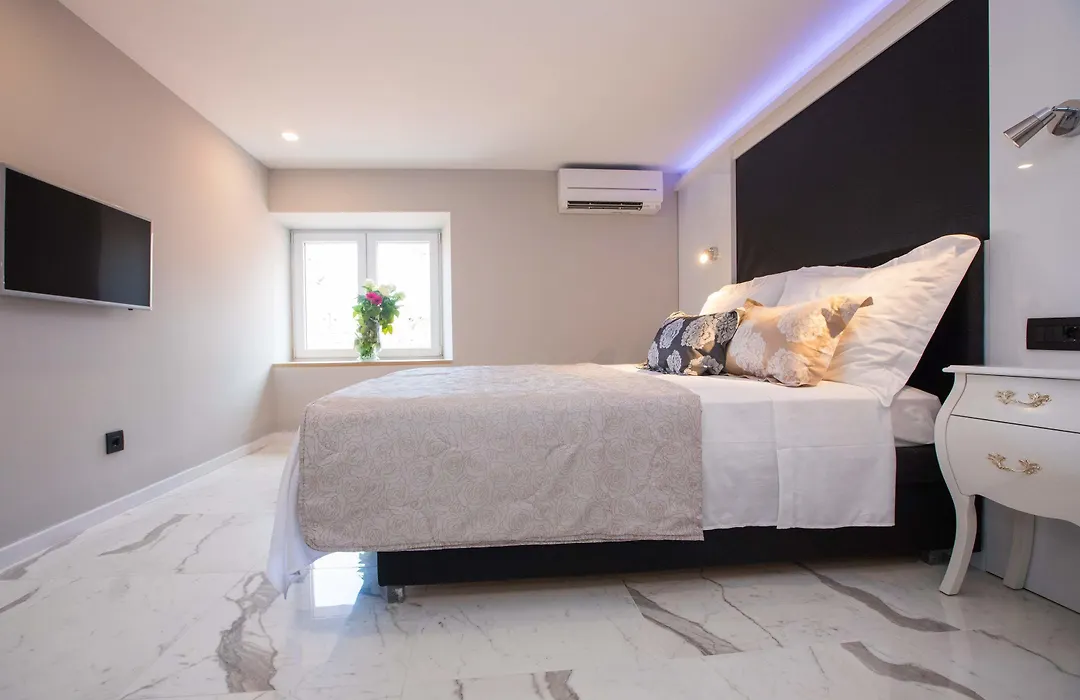 Soleil Luxury Rooms Old Town-1