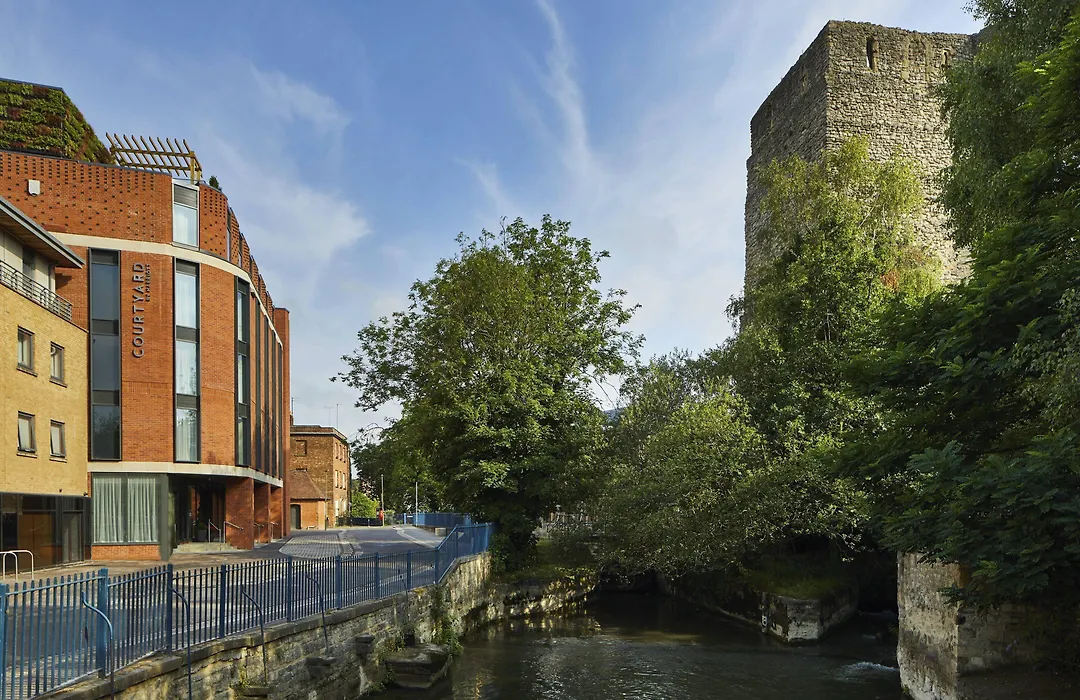 Courtyard By Marriott Oxford City Centre-1