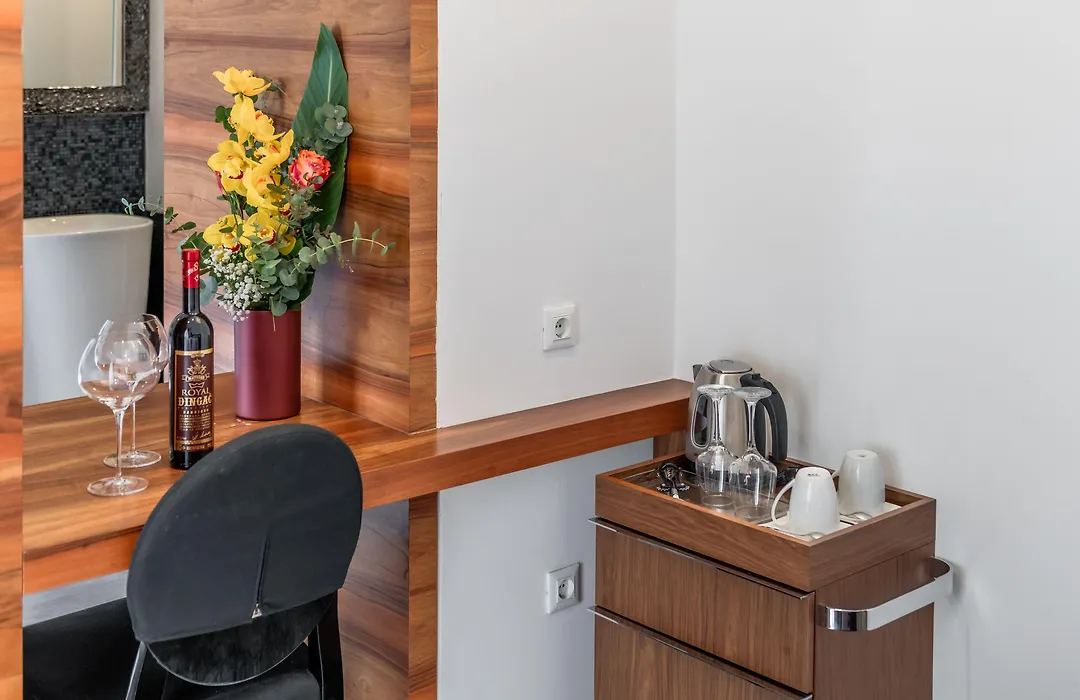 Starlight Luxury Suites-1