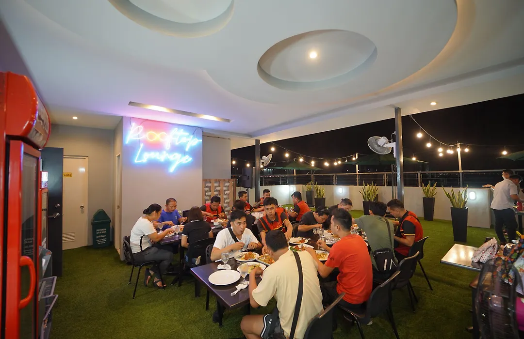 Arzo Hotel Premier-1