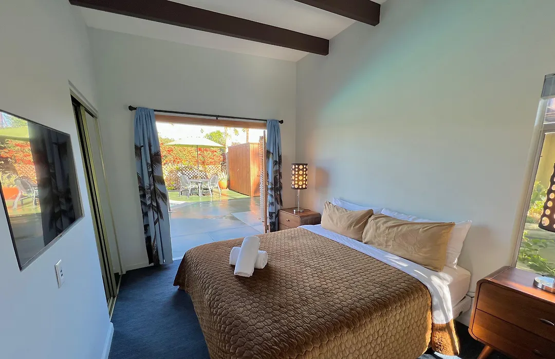 Atrium Palm Springs - G A Y Mens Resort-1
