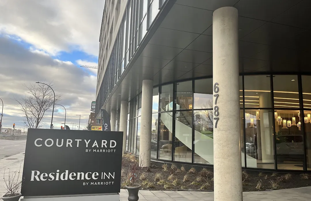 Courtyard Montreal Midtown-1